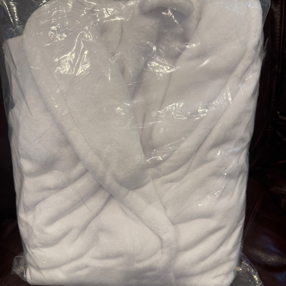 Bathrobe - Picture 3 of 3